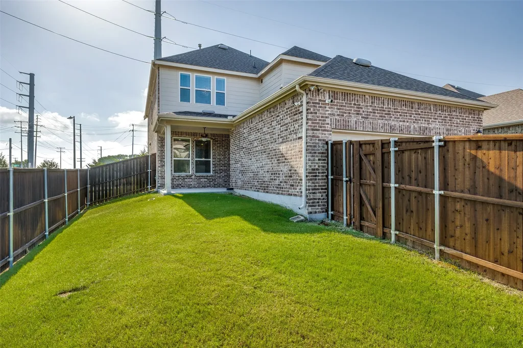 301 Kennewick Drive Garland TX 75044