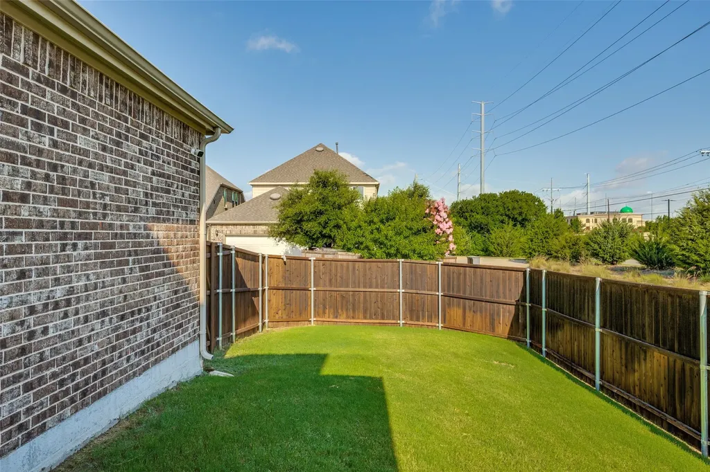 301 Kennewick Drive Garland TX 75044