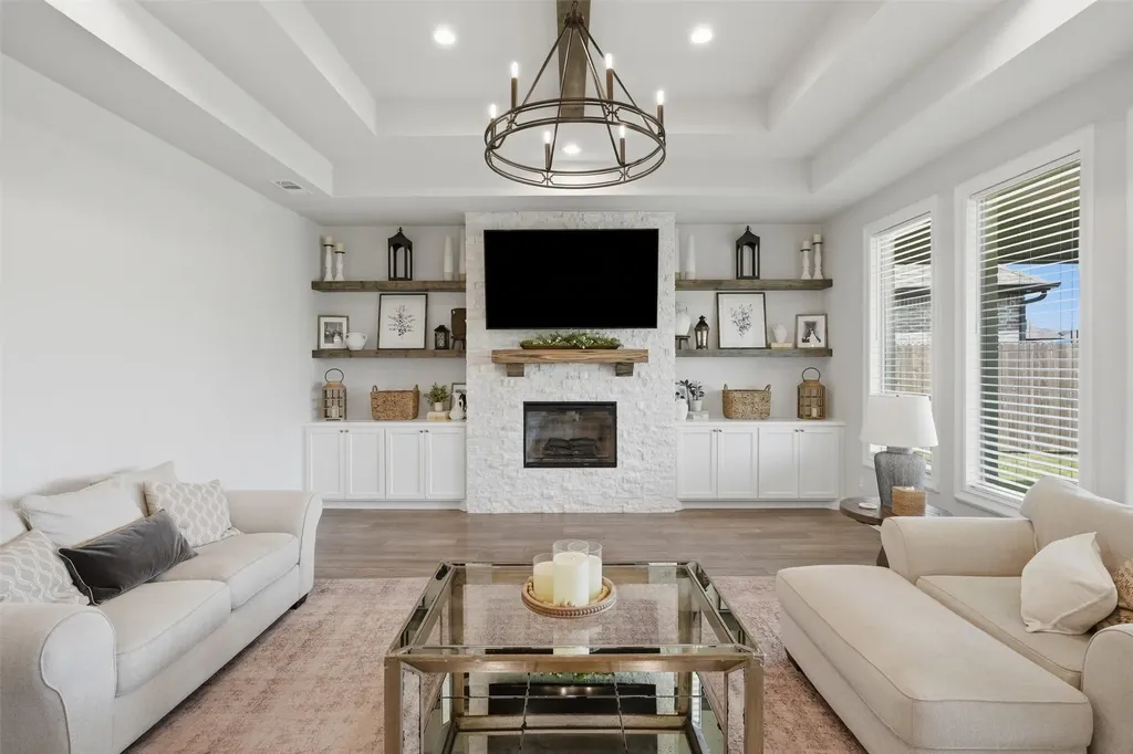 1525 Blue Lake Drive Burleson TX 76058