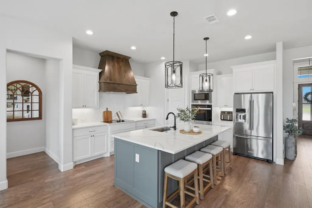 1525 Blue Lake Drive Burleson TX 76058
