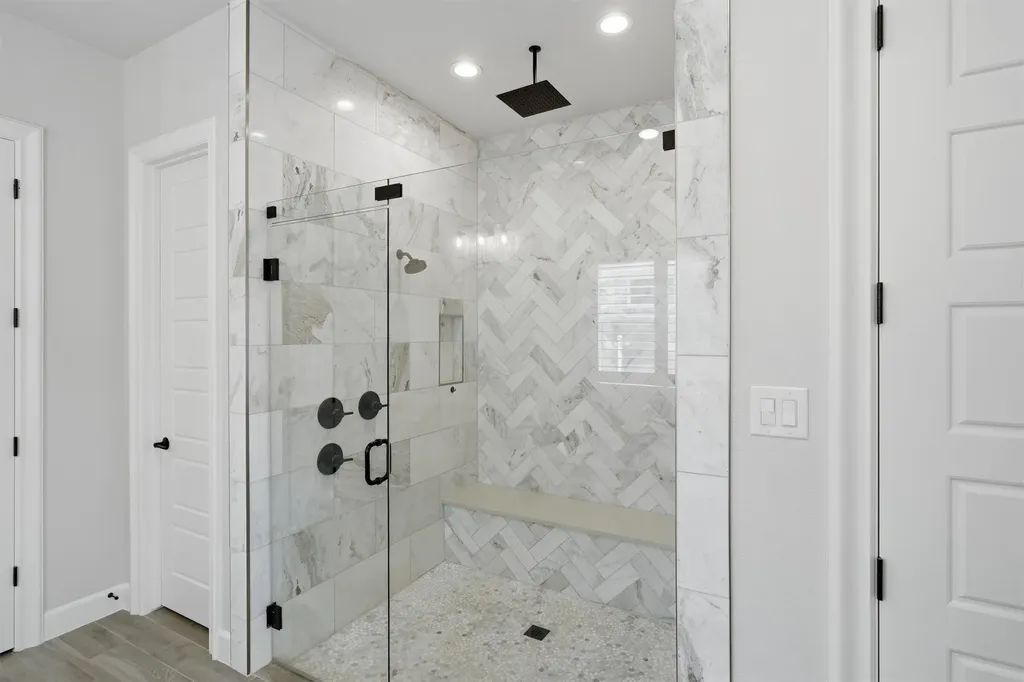 1525 Blue Lake Drive Burleson TX 76058