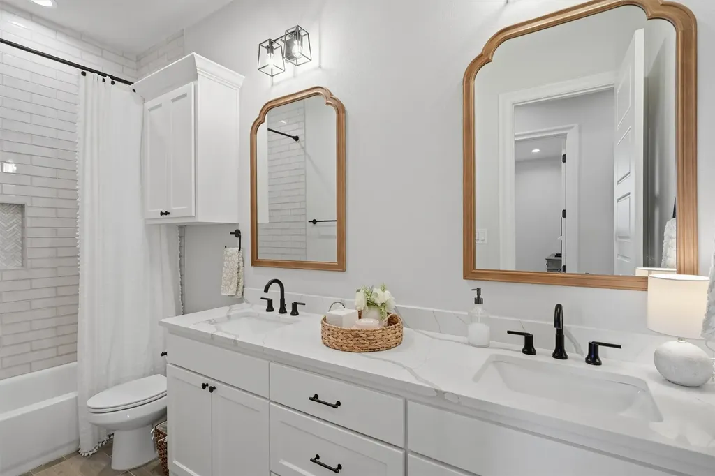 1525 Blue Lake Drive Burleson TX 76058