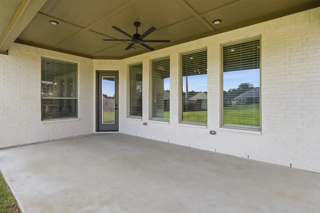 1525 Blue Lake Drive Burleson TX 76058
