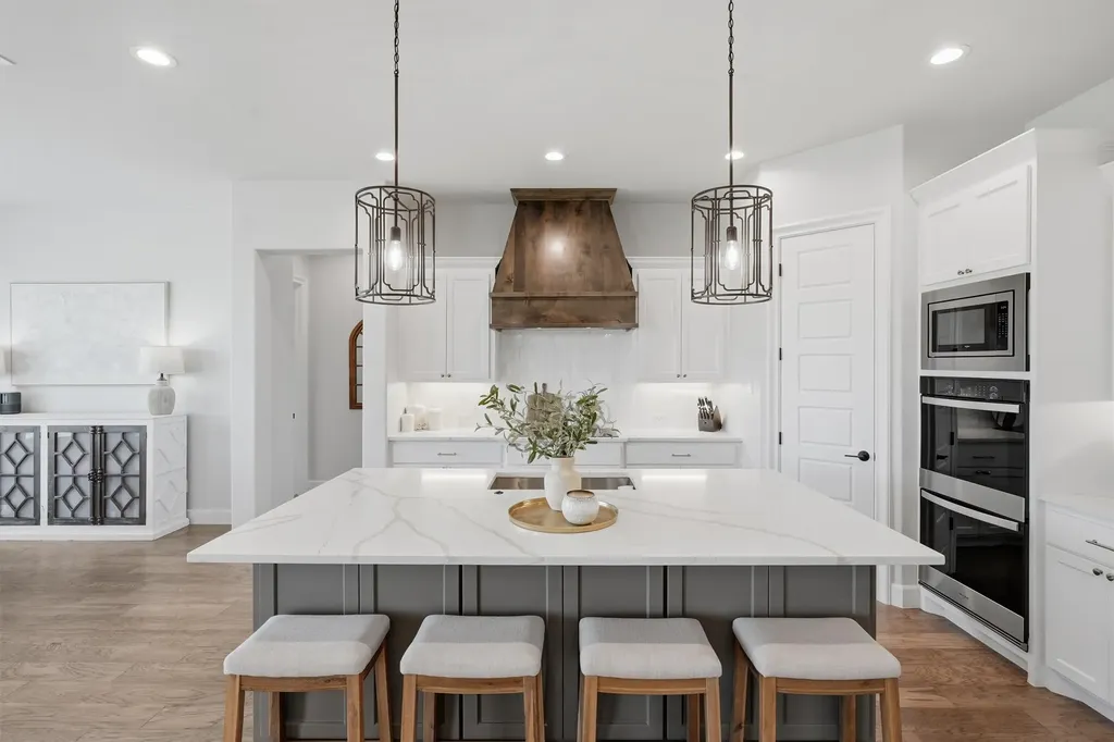 1525 Blue Lake Drive Burleson TX 76058