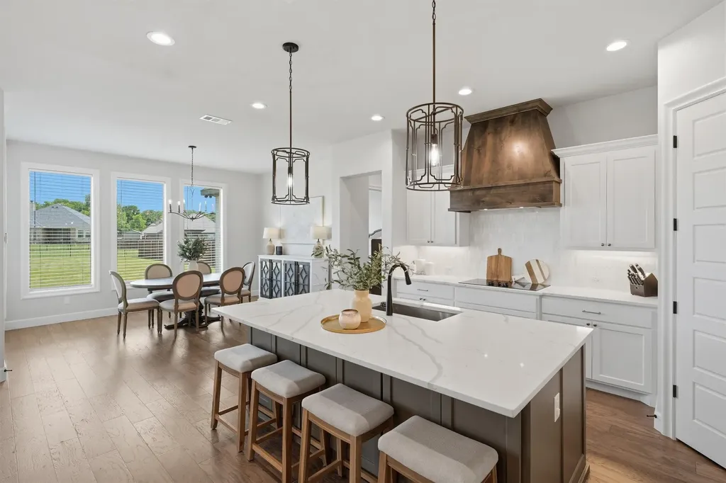 1525 Blue Lake Drive Burleson TX 76058