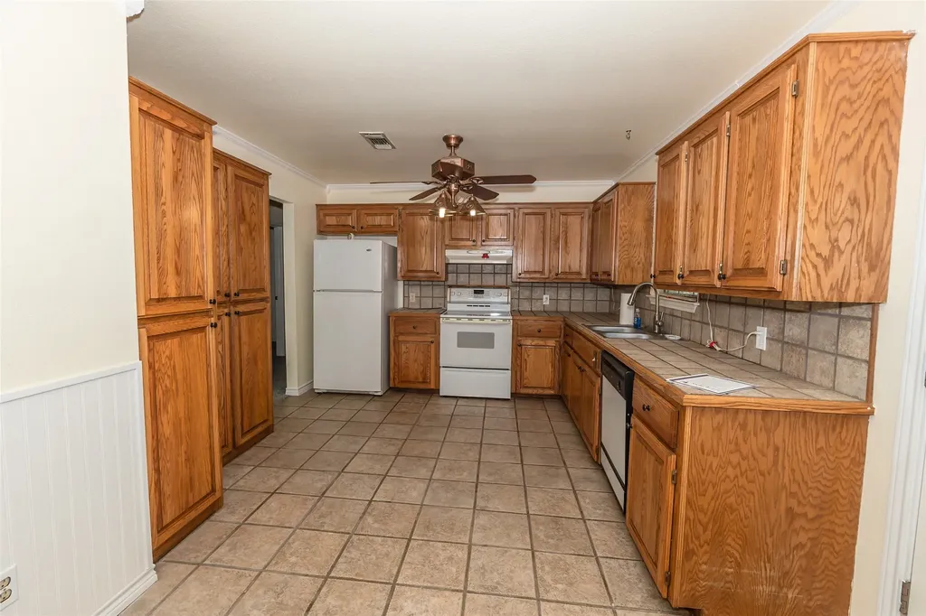 151 Country Club Drive Nocona TX 76255