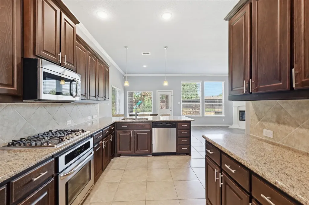 1327 Savona Lane Lewisville TX 75077