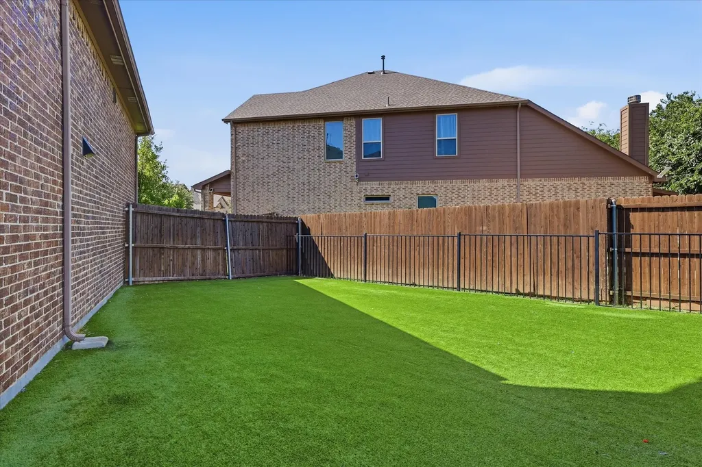 1327 Savona Lane Lewisville TX 75077