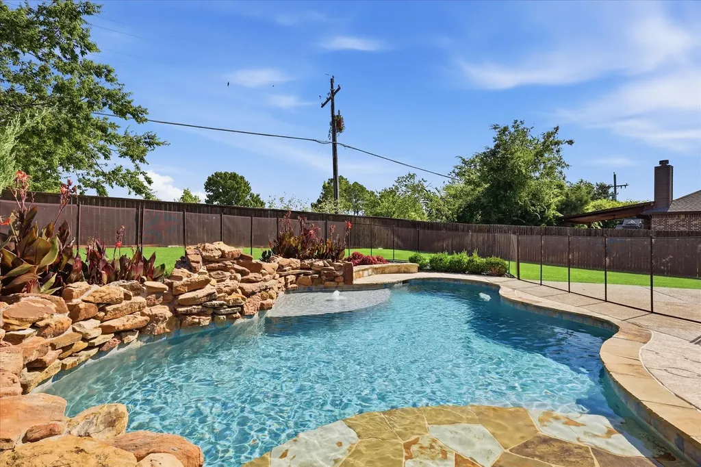 1327 Savona Lane Lewisville TX 75077