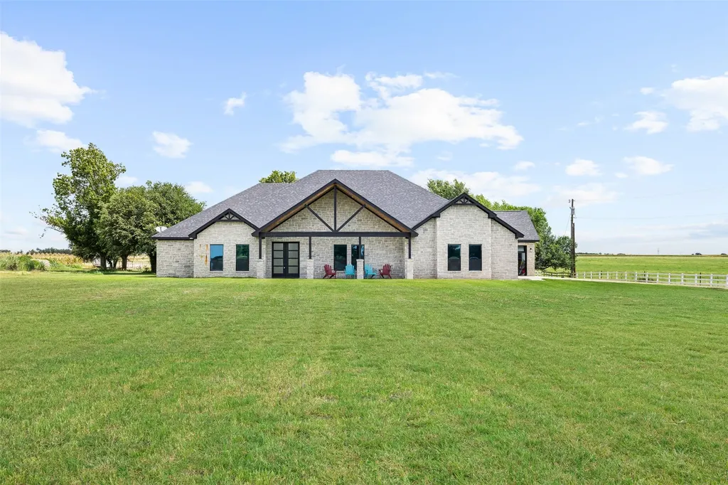 6021 N Fm 1915 Buckholts TX 76518