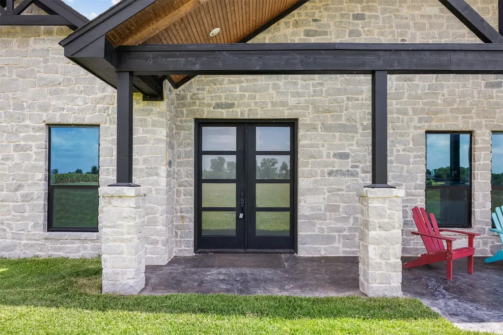 6021 N Fm 1915 Buckholts TX 76518