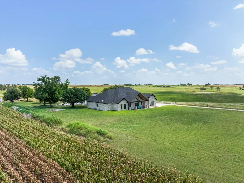 6021 N Fm 1915 Buckholts TX 76518