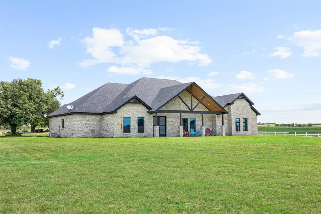 6021 N Fm 1915 Buckholts TX 76518