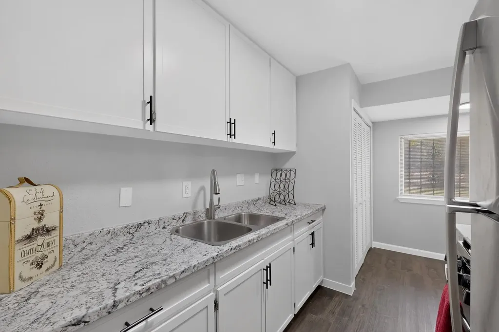 426 Kirnwood Drive Dallas TX 75232