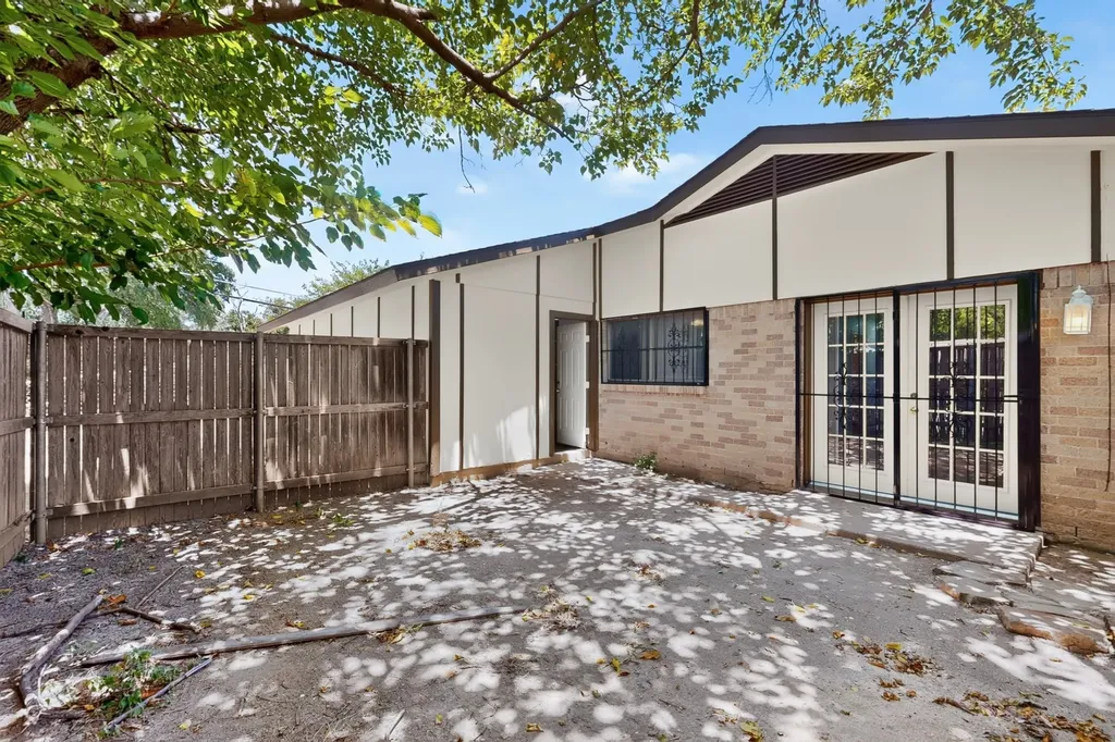 426 Kirnwood Drive Dallas TX 75232