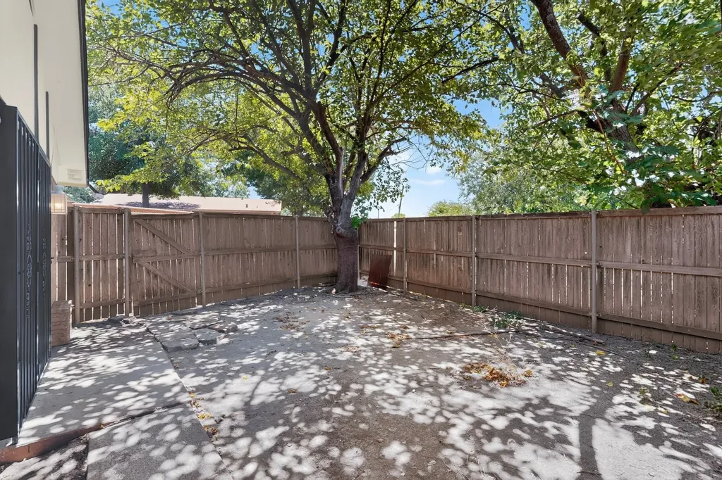 426 Kirnwood Drive Dallas TX 75232