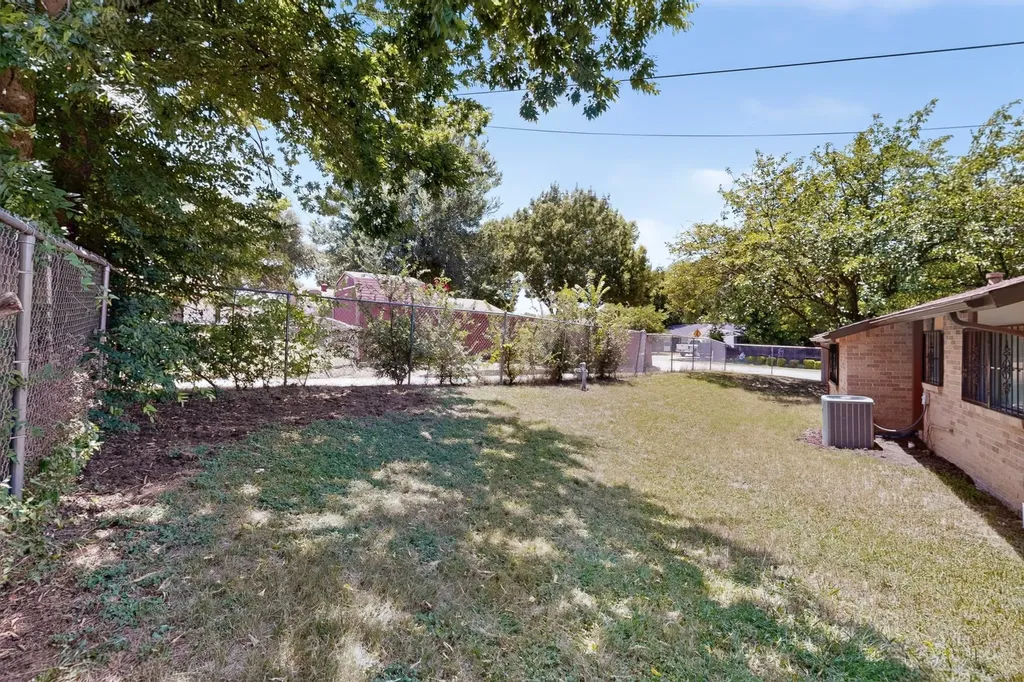 426 Kirnwood Drive Dallas TX 75232