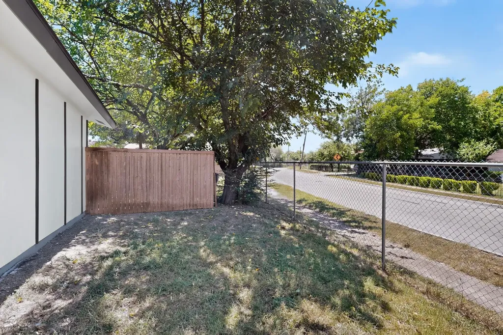 426 Kirnwood Drive Dallas TX 75232