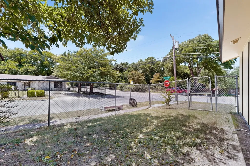 426 Kirnwood Drive Dallas TX 75232