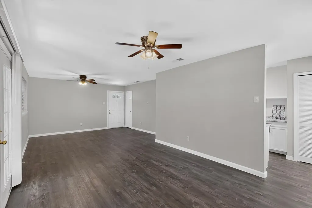 426 Kirnwood Drive Dallas TX 75232