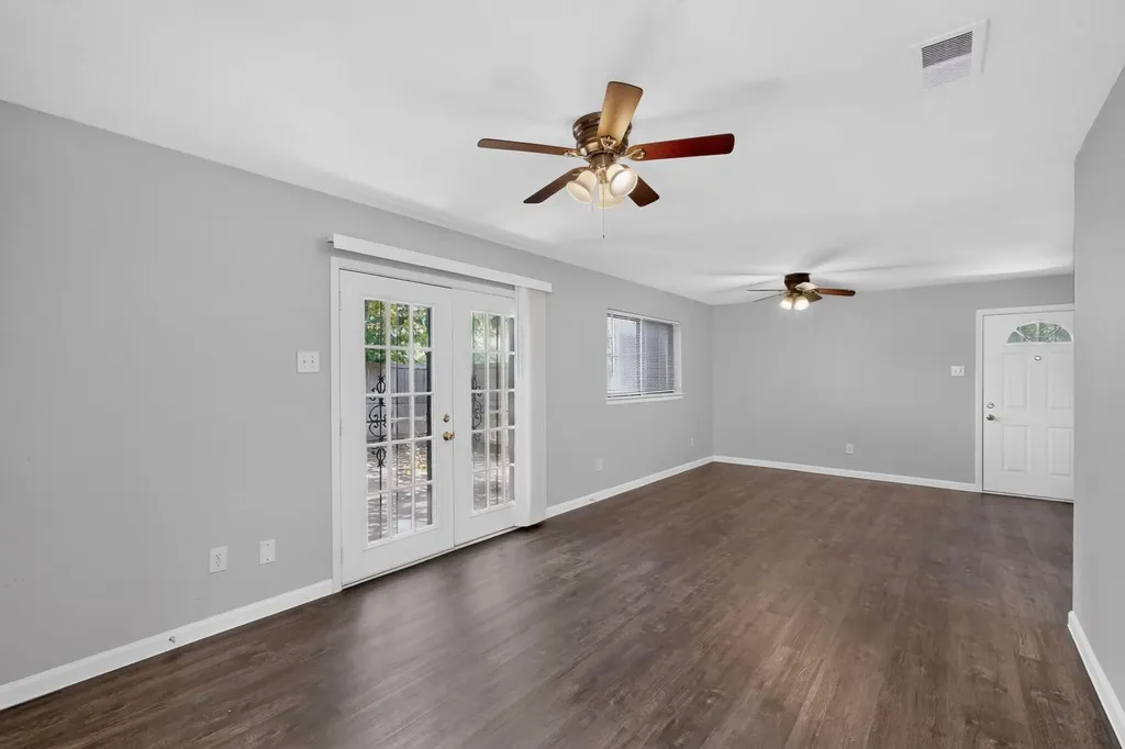 426 Kirnwood Drive Dallas TX 75232