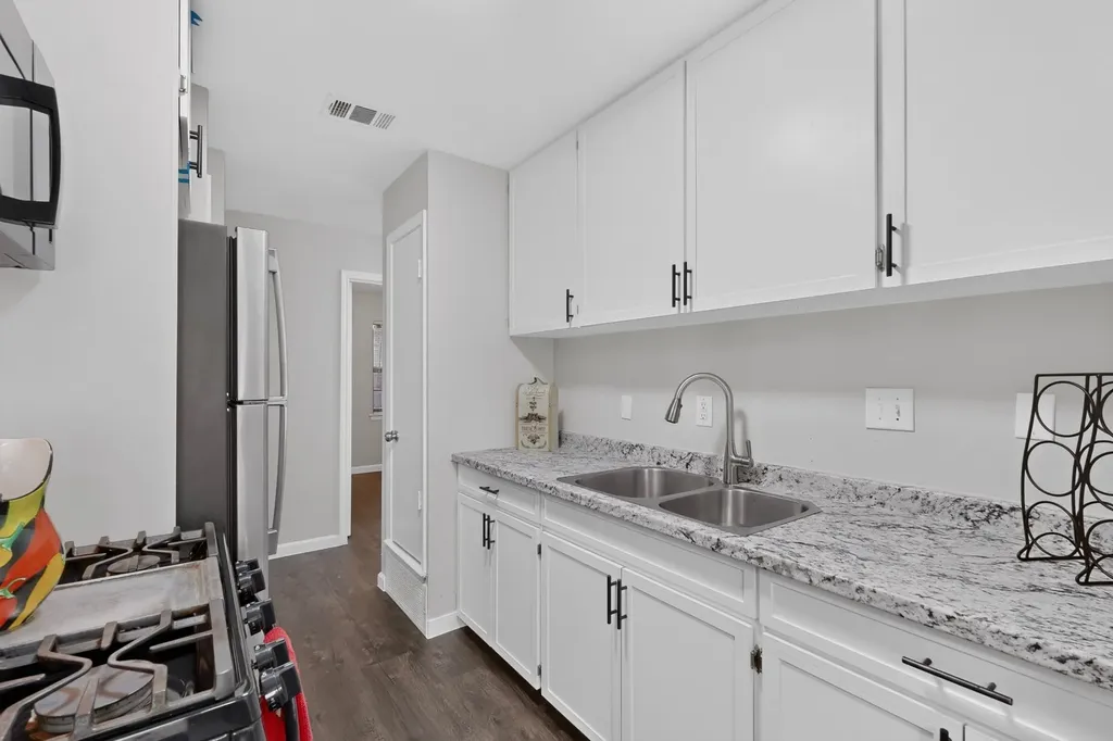 426 Kirnwood Drive Dallas TX 75232