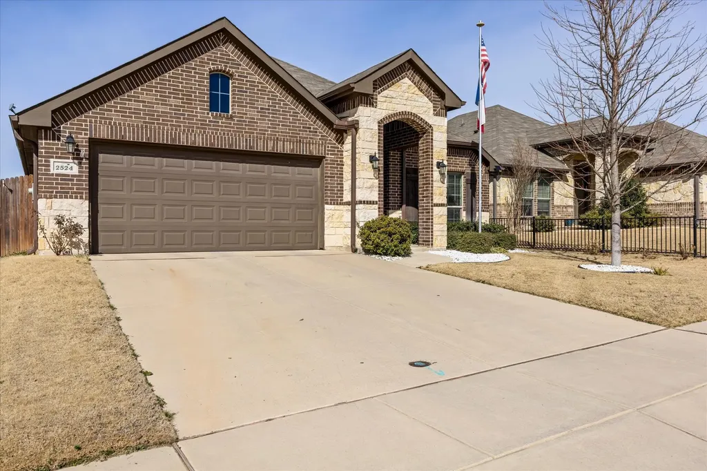 2524 Hadley Street Weatherford TX 76087