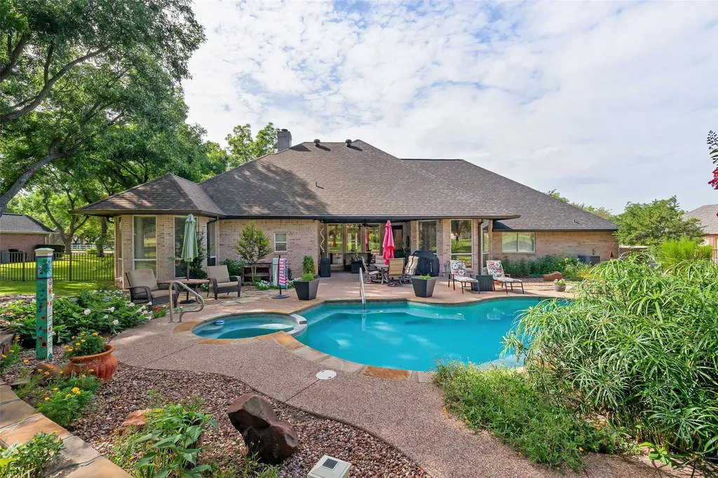 5612 Equestrian Court Granbury TX 76049