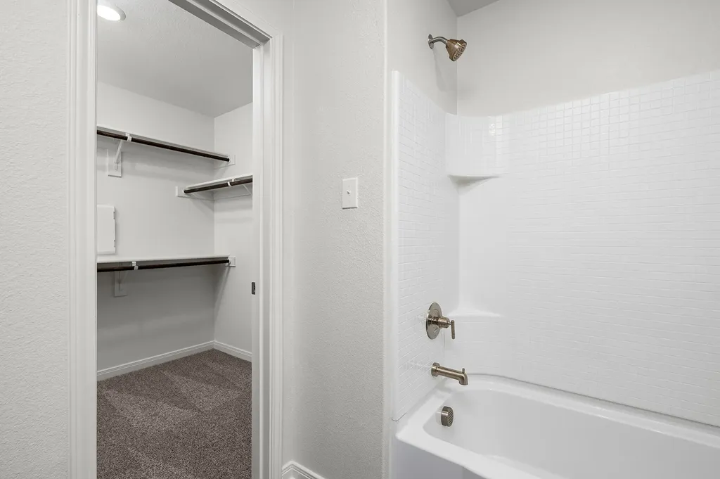 8324 White Wolf Trail Ponder TX 76259