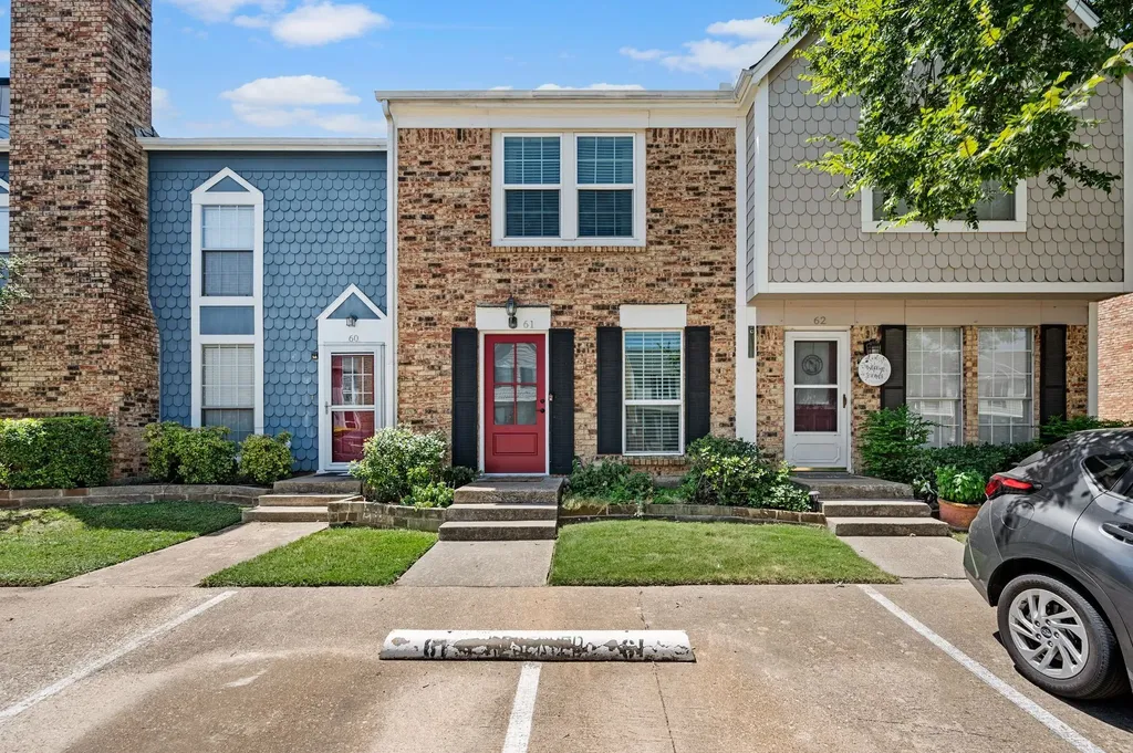 61 Abbey Road Euless TX 76039