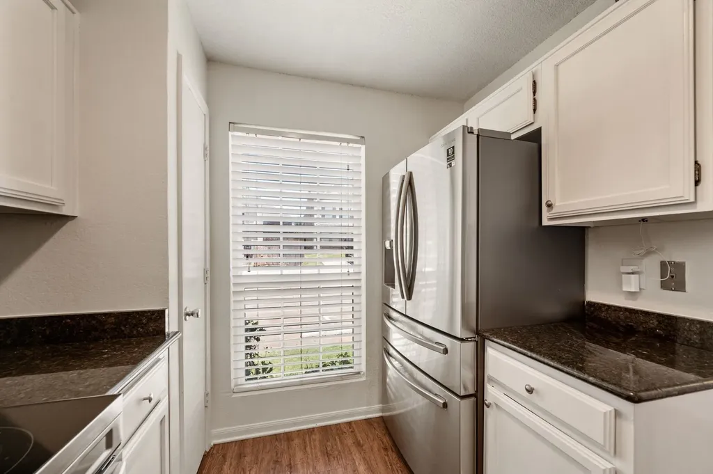 61 Abbey Road Euless TX 76039
