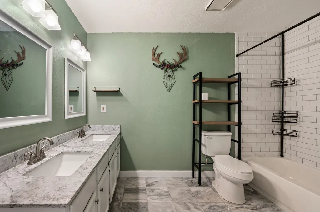 61 Abbey Road Euless TX 76039