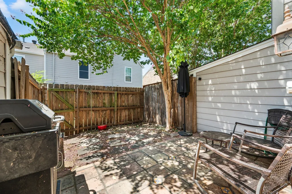 61 Abbey Road Euless TX 76039