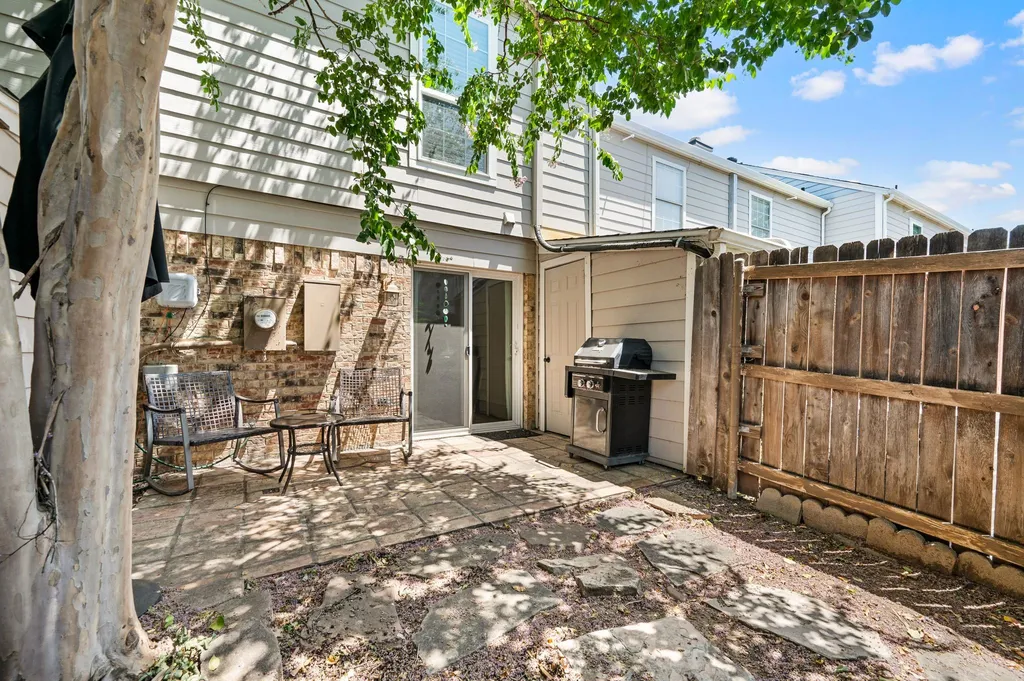 61 Abbey Road Euless TX 76039