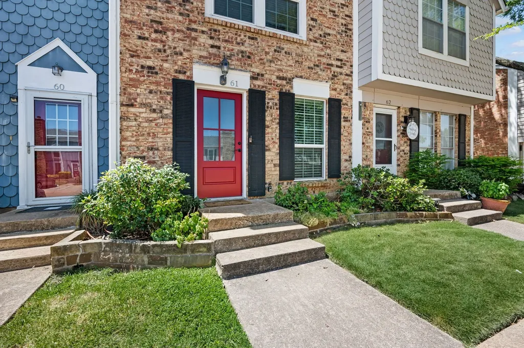 61 Abbey Road Euless TX 76039