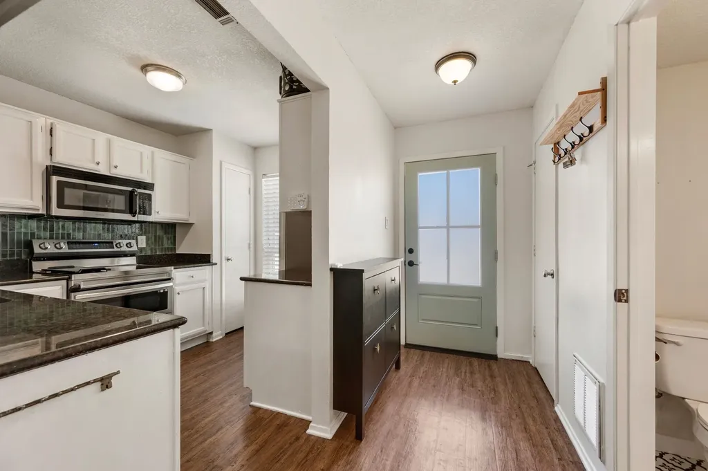 61 Abbey Road Euless TX 76039