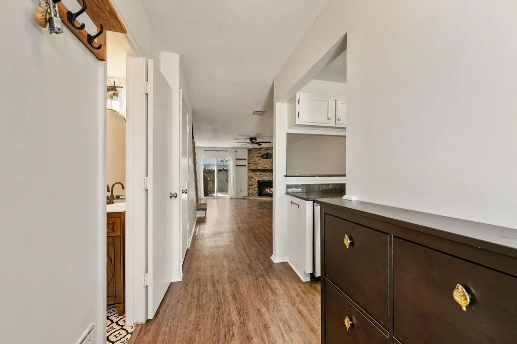 61 Abbey Road Euless TX 76039