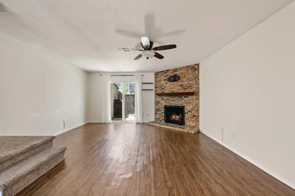 61 Abbey Road Euless TX 76039