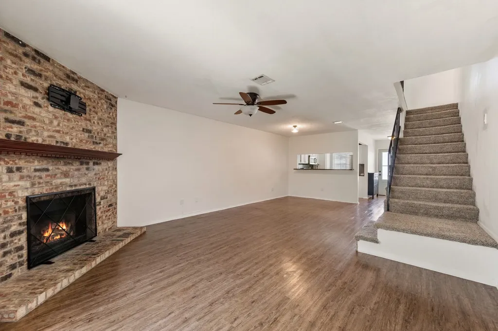 61 Abbey Road Euless TX 76039