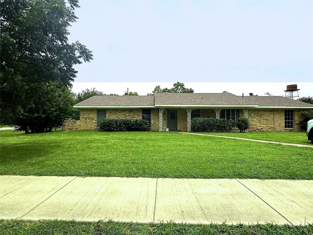 206 N Main Street Edgewood TX 75117