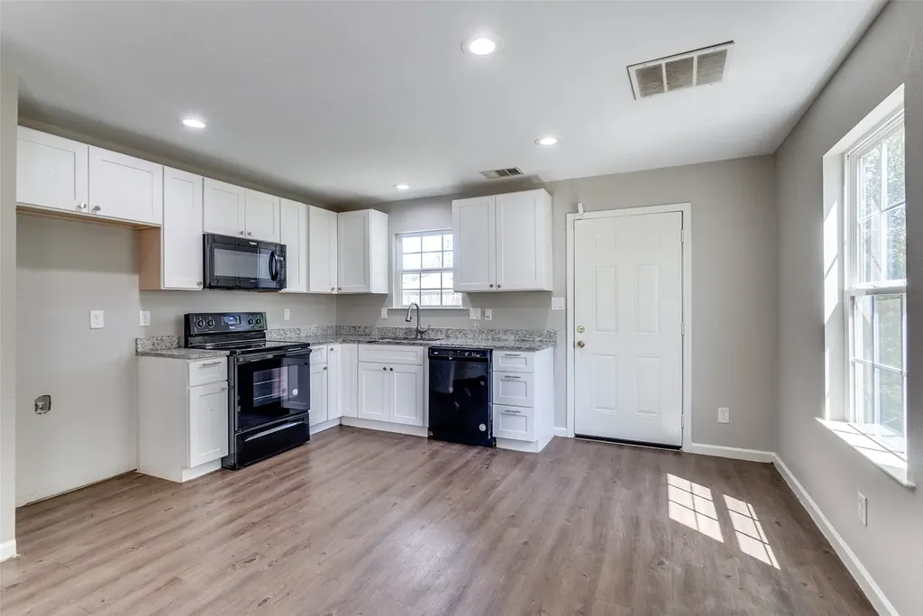 1306 Foley Street Dallas TX 75223
