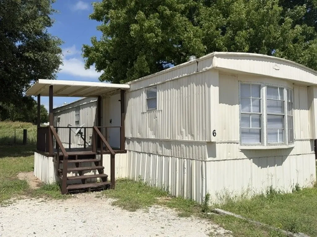 1620 E Reno Road Reno TX 76020