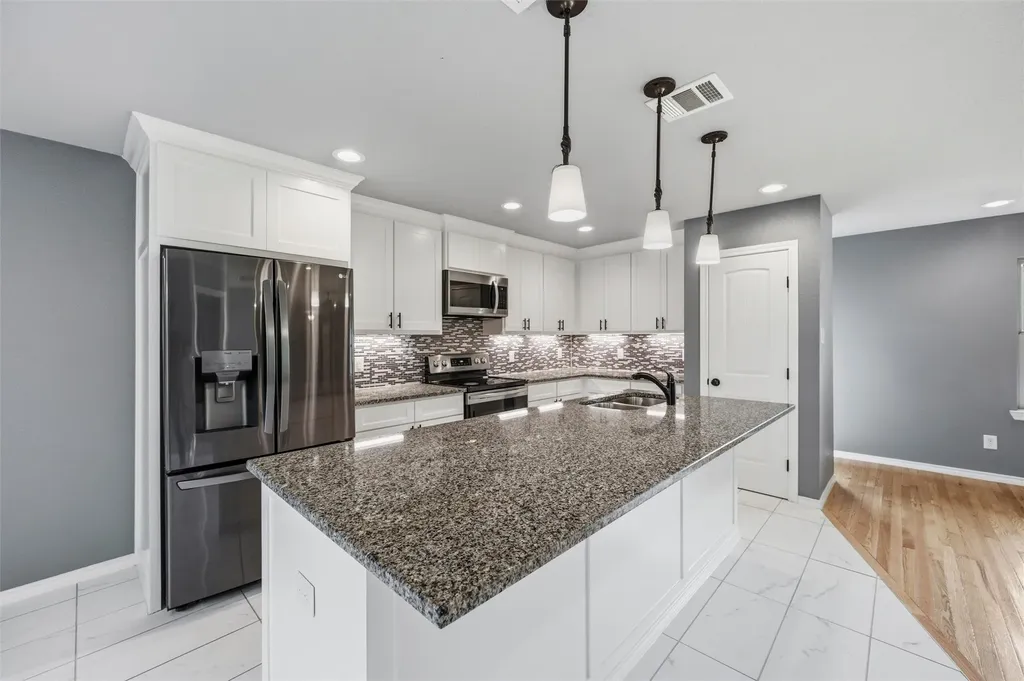 3824 S Timberline Drive Fort Worth TX 76119