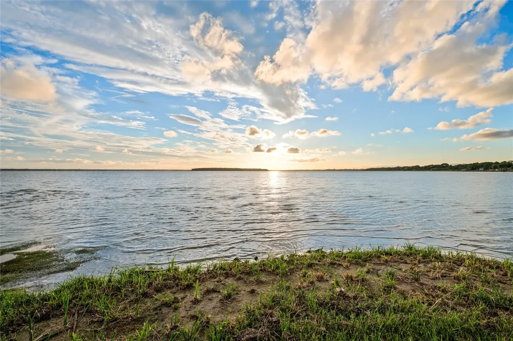 1518 Shoreline Drive Mabank TX 75143