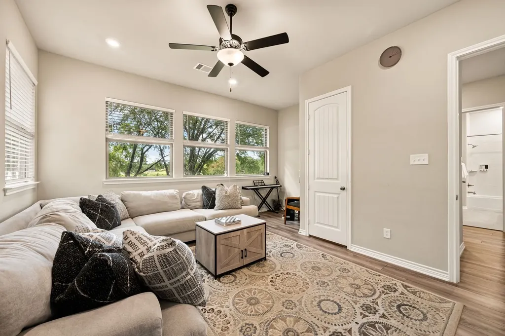 1518 Shoreline Drive Mabank TX 75143