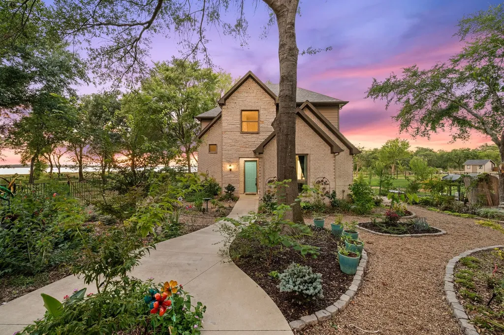 1518 Shoreline Drive Mabank TX 75143