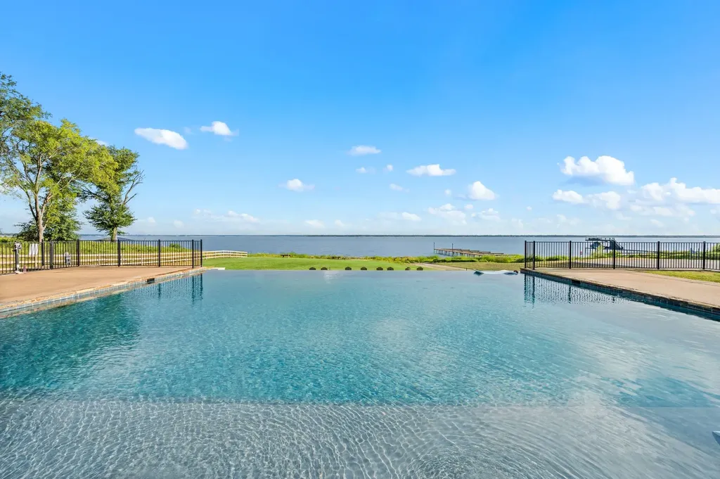 1518 Shoreline Drive Mabank TX 75143