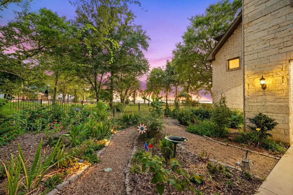 1518 Shoreline Drive Mabank TX 75143