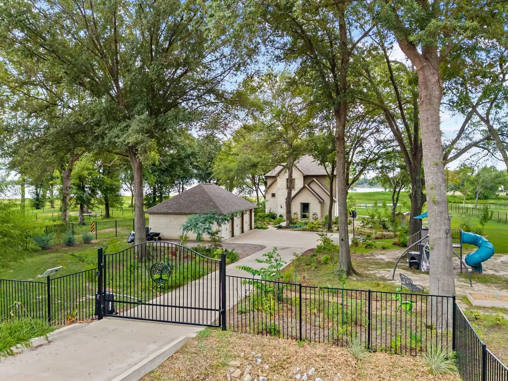 1518 Shoreline Drive Mabank TX 75143