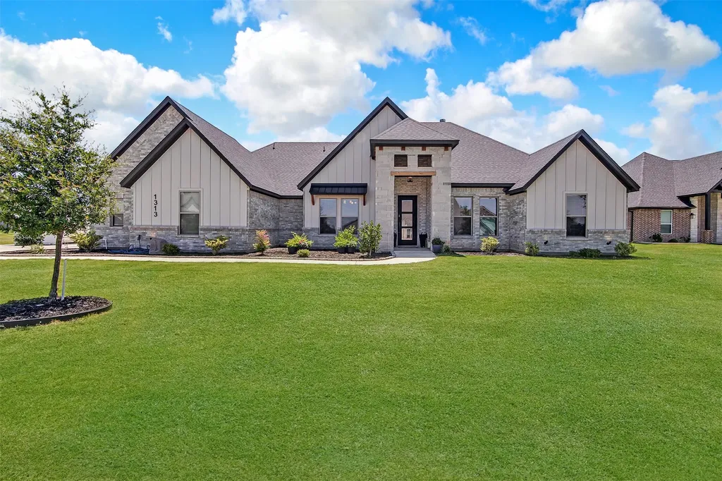 1313 Green Ridge Road Weatherford TX 76085